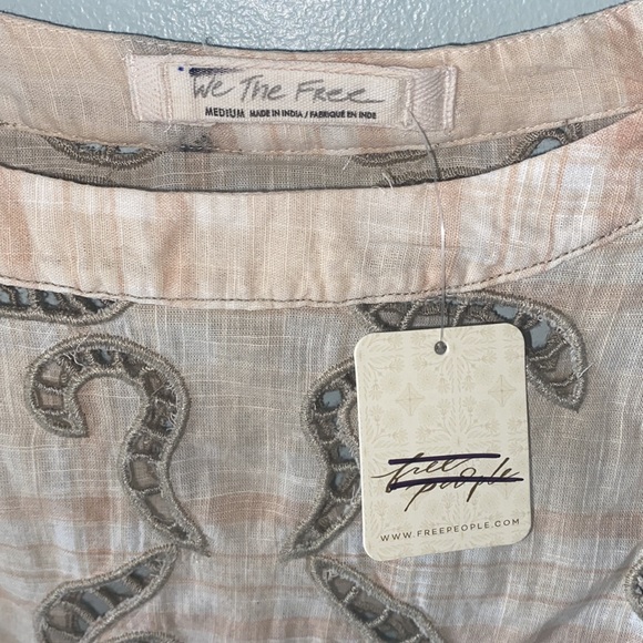 HP π NWT We The Free Embroidery Cropped Topβ¨ Size M - Picture 2 of 4